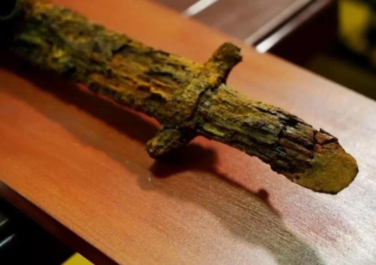 Archaeologists in Russia just unearthed an exceptionally long medieval ...