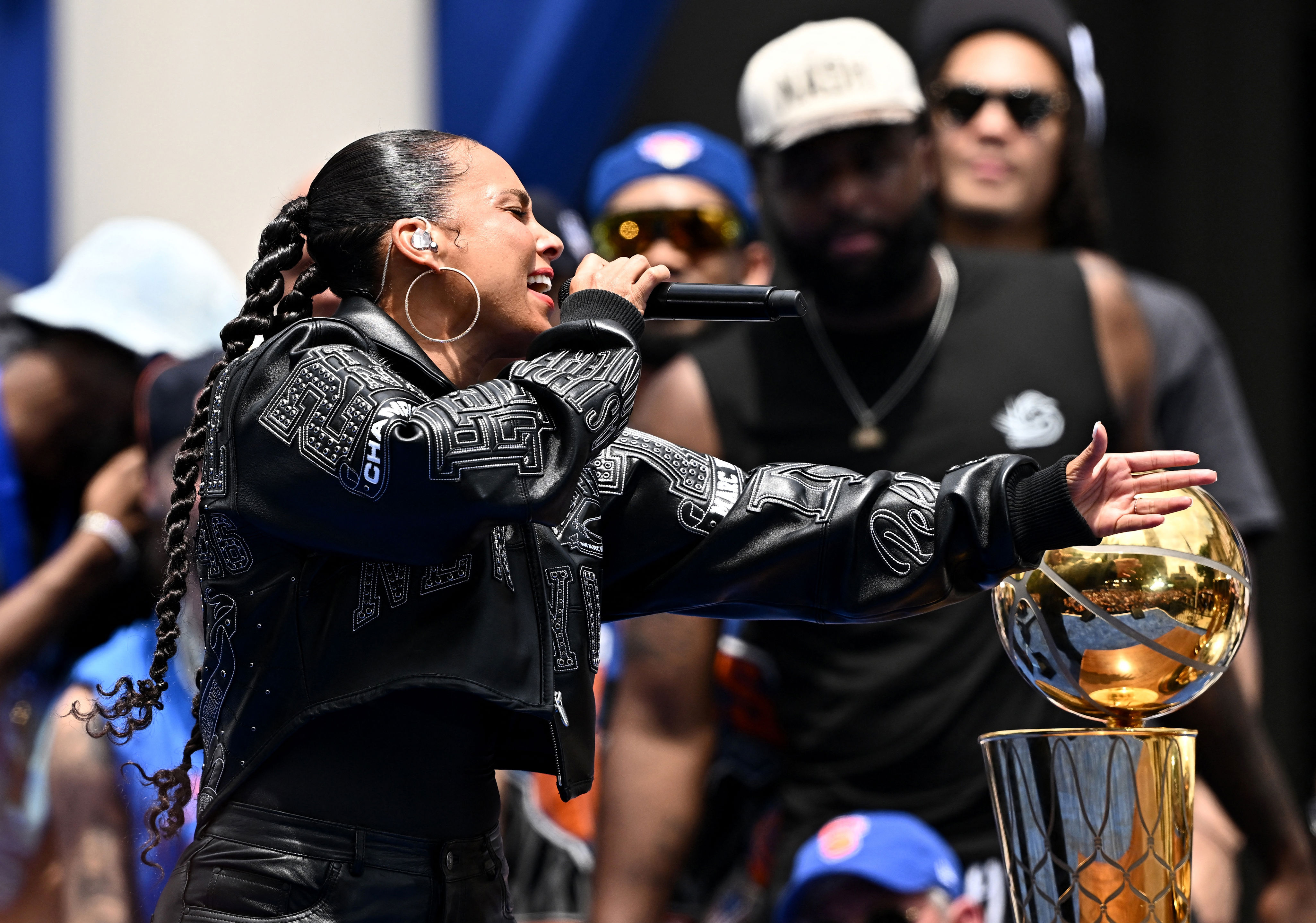 Alicia Keys closes Knicks parade in custom black leather and a massive ...