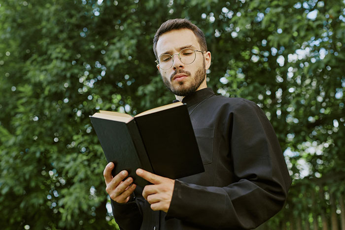 48 People With Jobs So Strange Most People Don’t Know They Exist