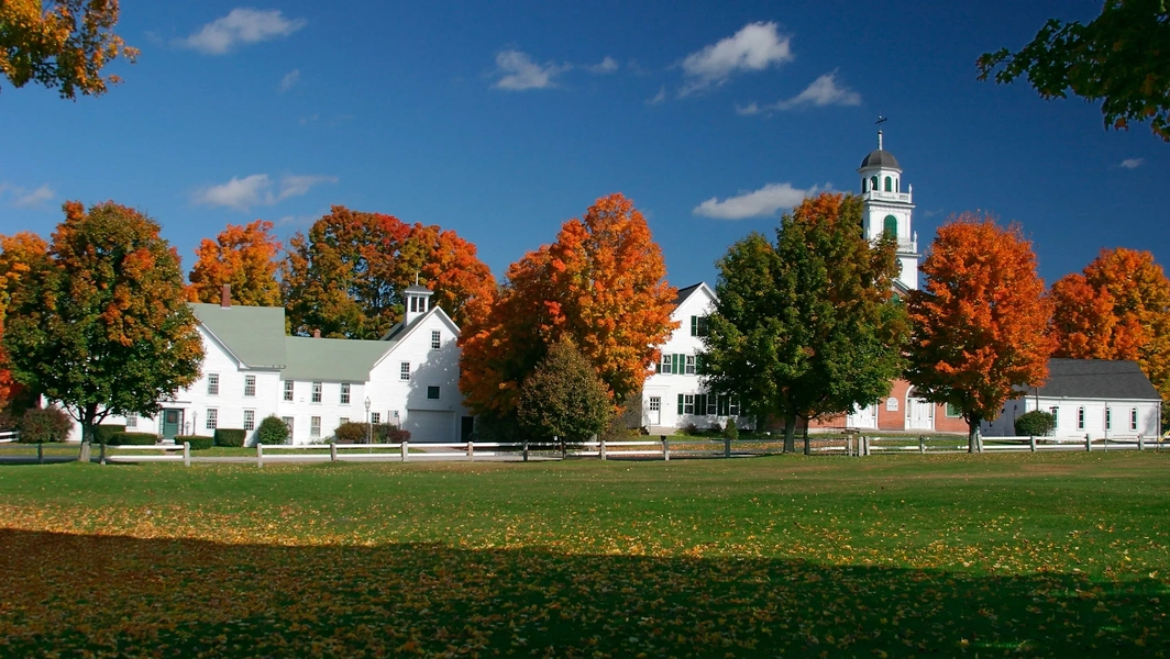 10 picturesque town commons in New Hampshire