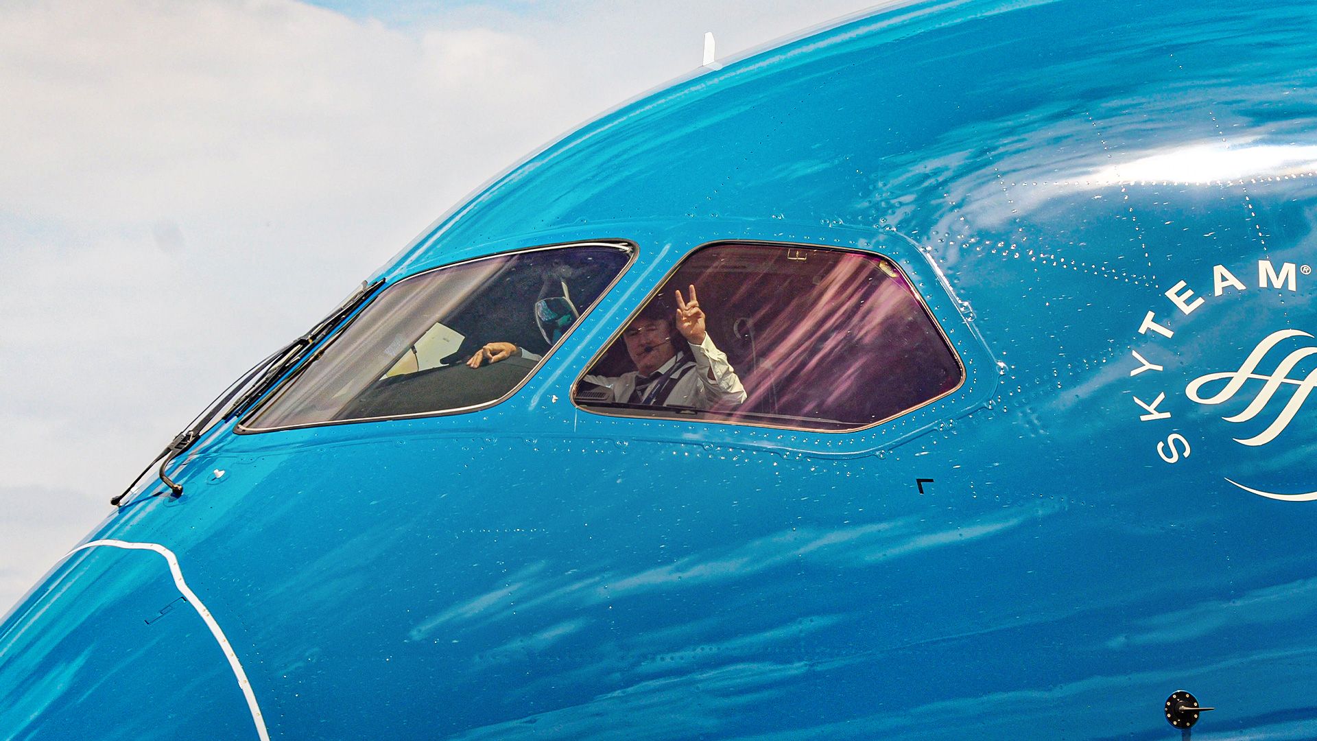 Are long-haul pilots on the Boeing 787 really paid more than those ...