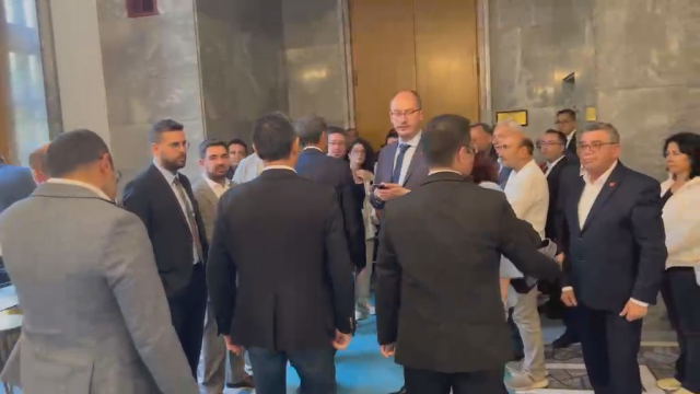 Meclis'te alarm! Kalabalık her geçen dakika artıyor