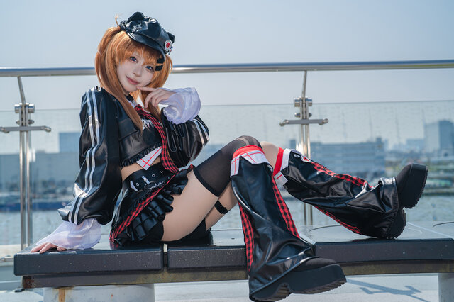 コスプレ】フィギュアのような細いウエストと美脚が際立つ!「エヴァ