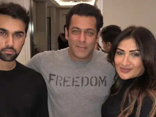 An emotional Salman Khan controls his tears as he attends his friend's ...
