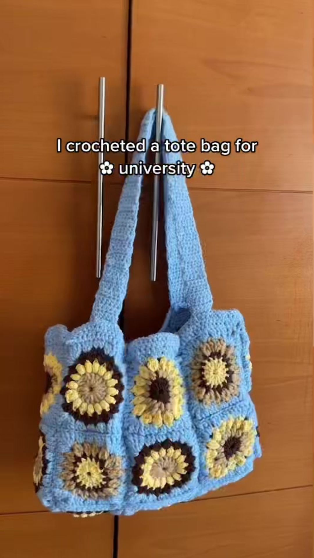 Crochet tote bag Perfect for university essentials — free download