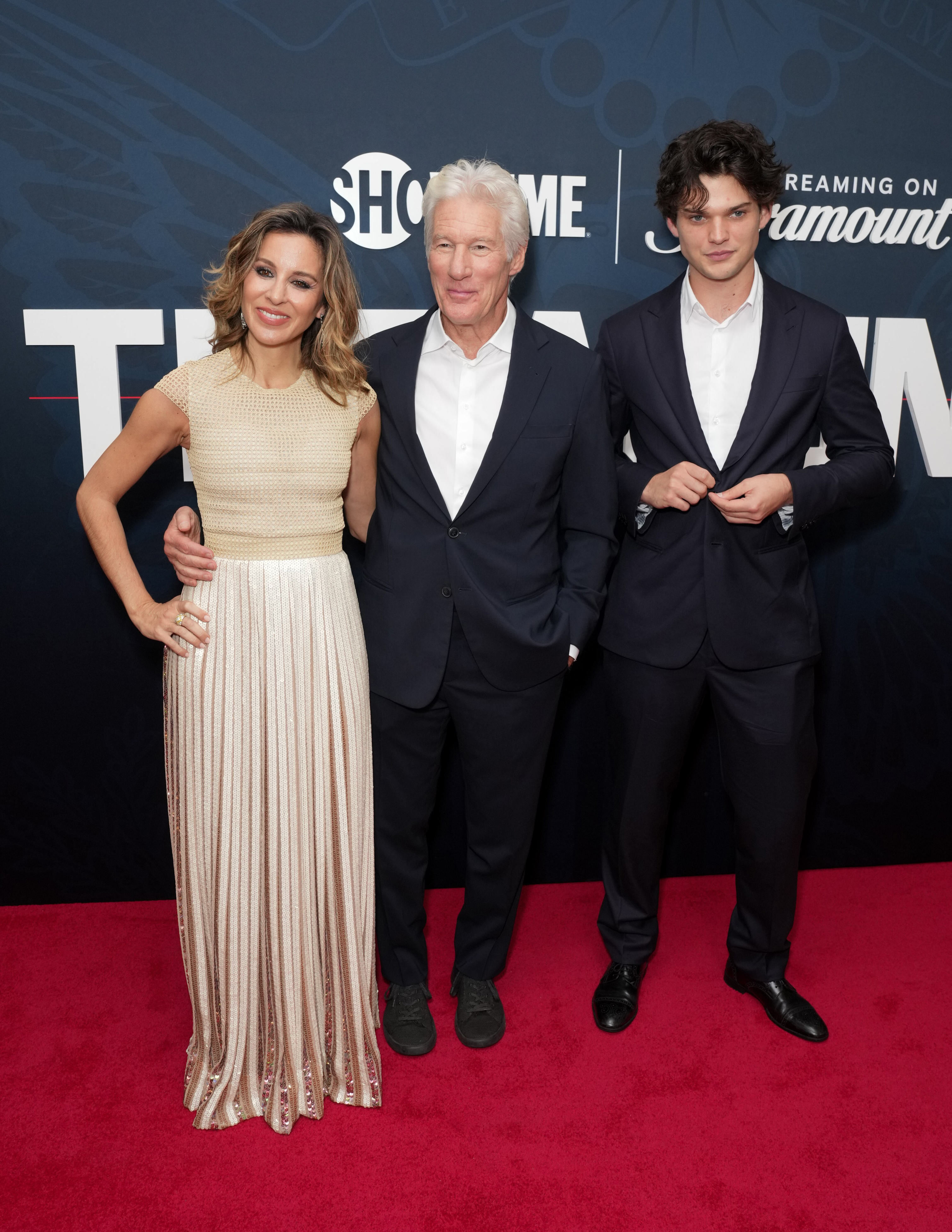 Alejandra Gere, Richard Gere y Homer Gere en el estreno de la serie 'La Agencia', en Los Ángeles, California, en noviembre de 2024.