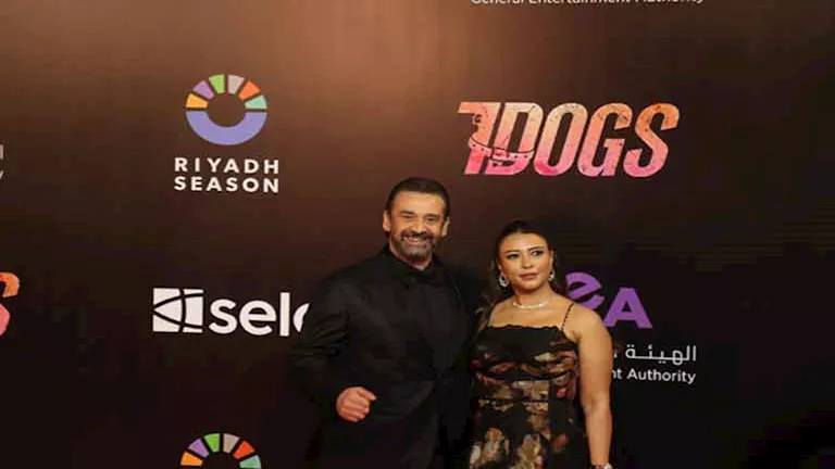 كريم عبد العزيز وزوجته في العرض الخاص لفيلم Dogs (2)