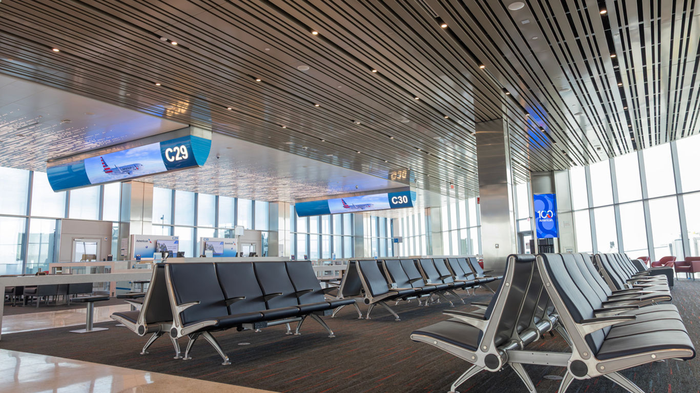 American Airlines unveils new, high-tech gates at Dallas airport