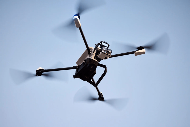 911 drone pushes beyond charging limits with Starlink and battery swaps