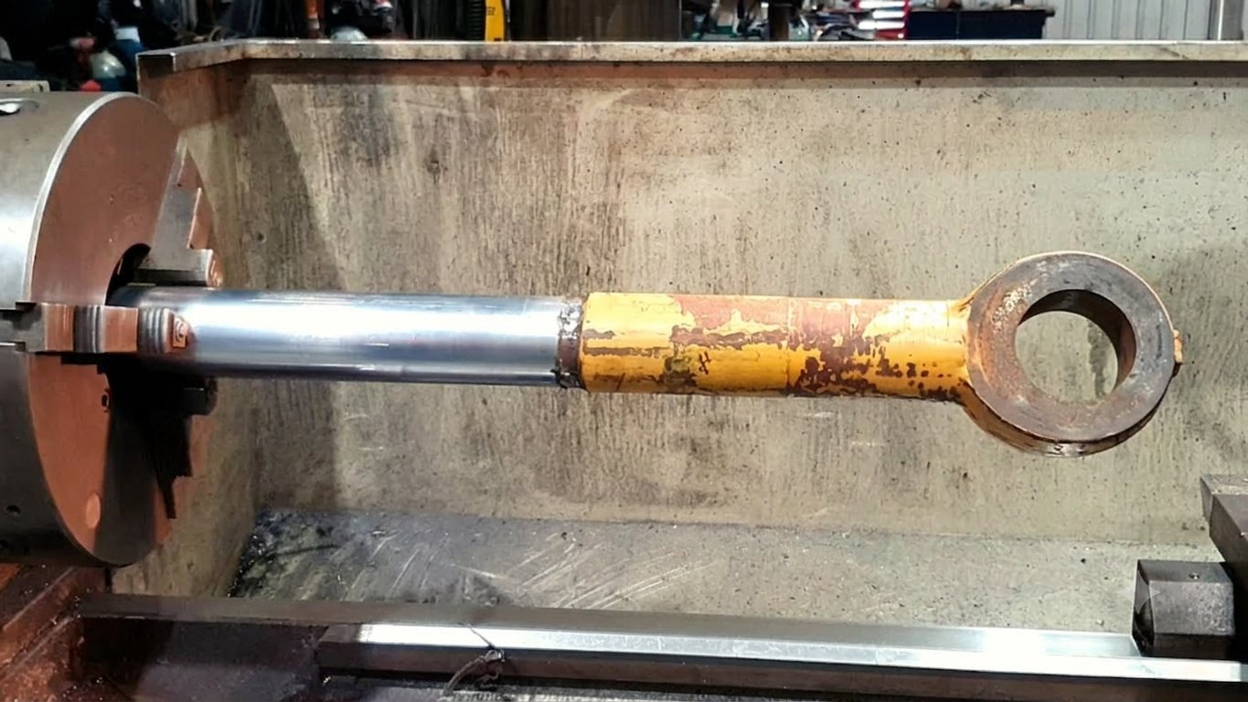 Repairing a damaged cylinder rod