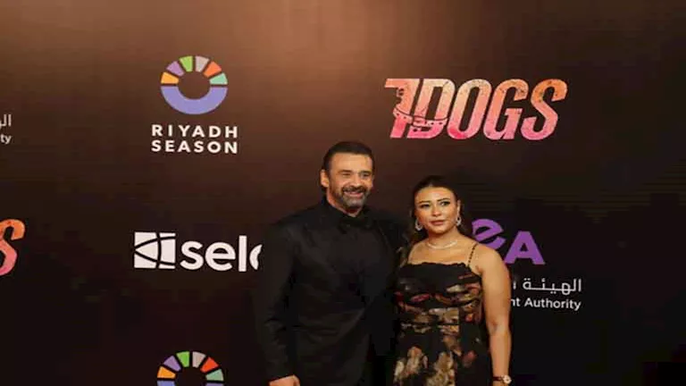كريم عبد العزيز وزوجته في العرض الخاص لفيلم Dogs (3)