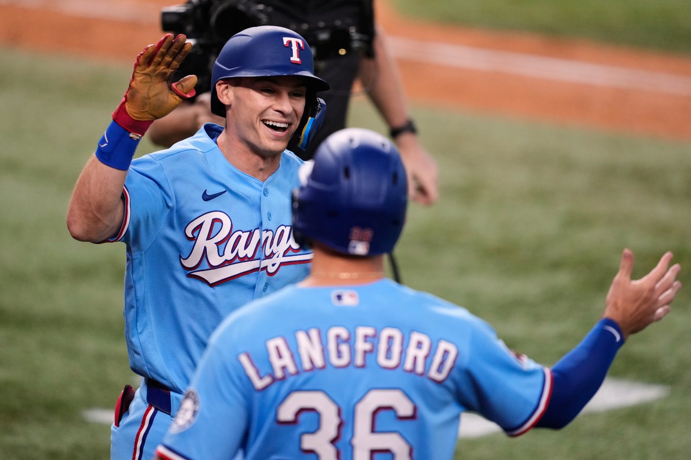 Rangers have some momentum with 3 series wins in a row, and Seager and ...