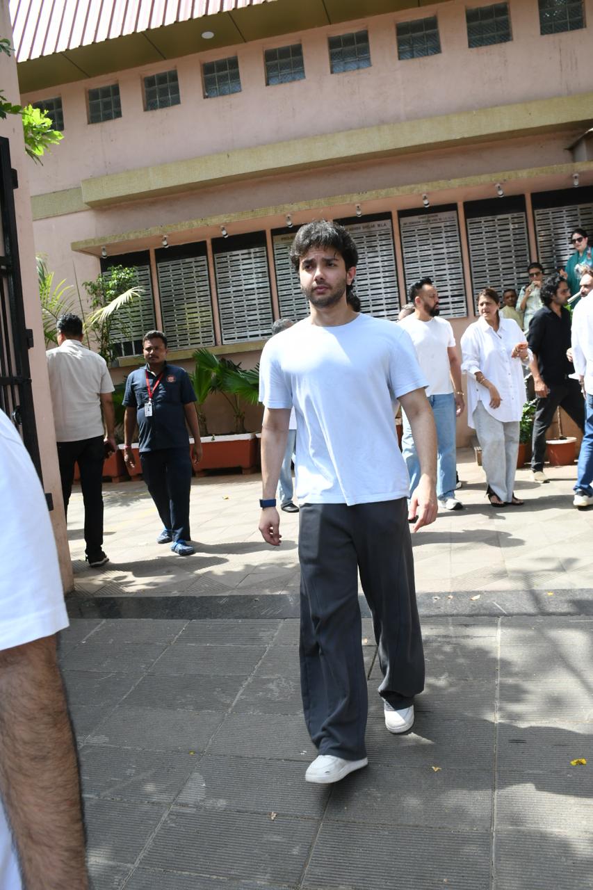 Salman Khan, along with mothers, attends close friend Kumod Raney's funeral