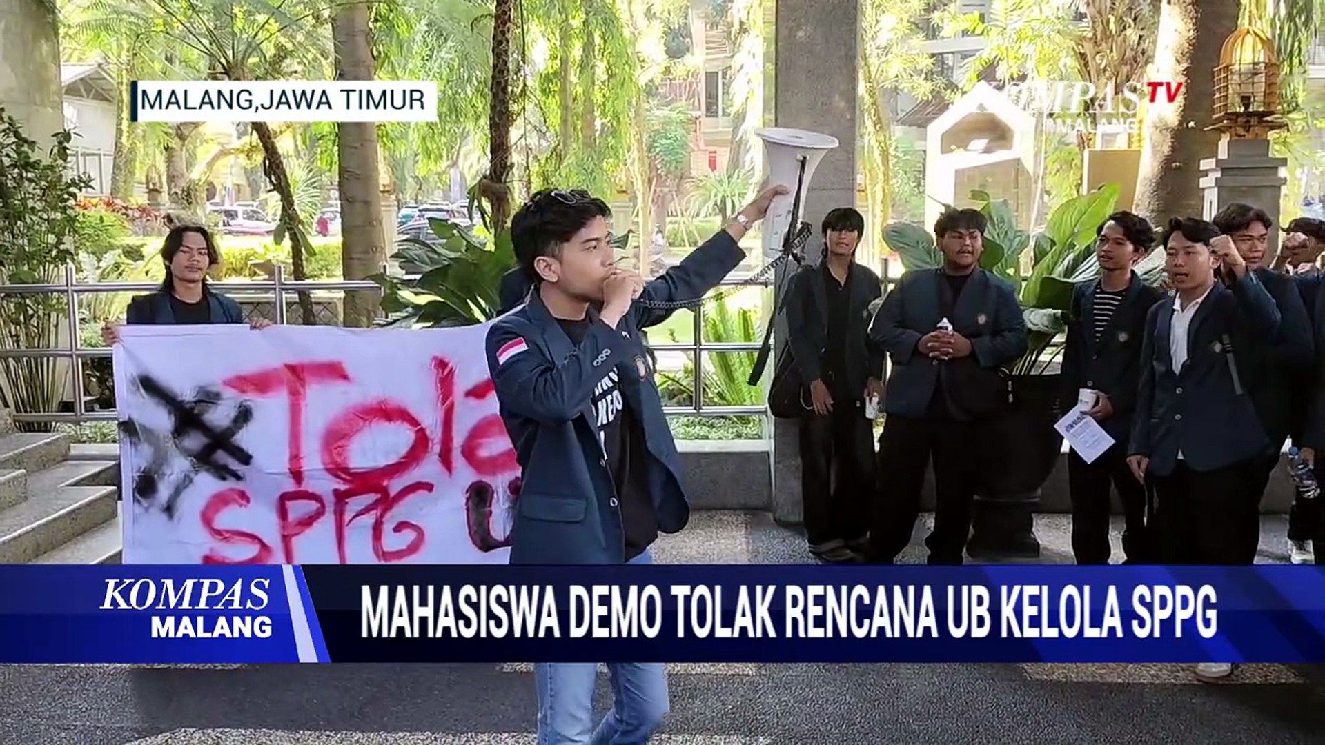Mahasiswa demo tolak rencana UB kelola SPPG