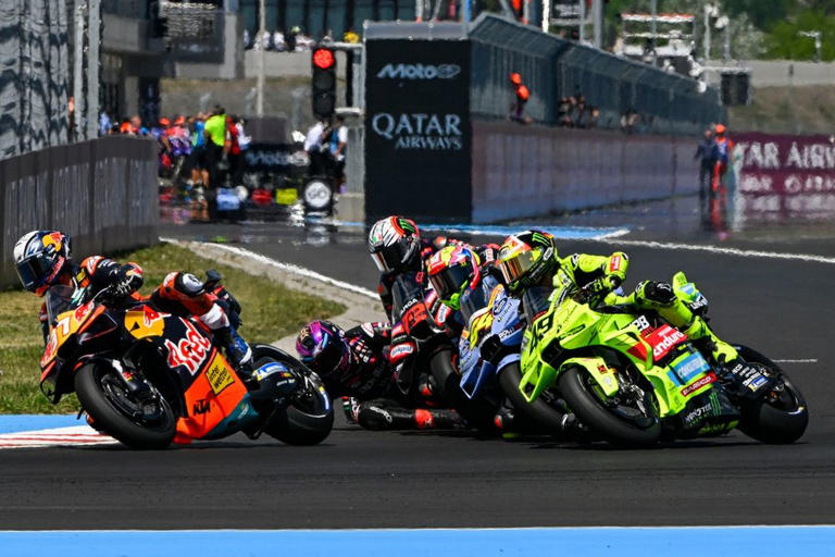Asphalte glissant, holeshot device dangereux : Martín défendu par ...