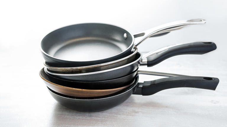 Carbon steel vs stainless steel pans: Which is better to cook with?