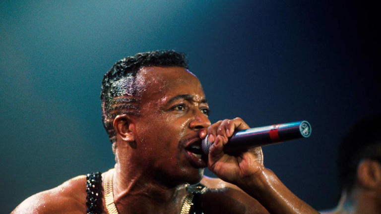 MC Hammer's 'Please Hammer Don’t Hurt 'Em' makes history as first rap ...