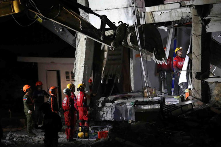 32,000 people displaced by the Philippine earthquake that killed at ...