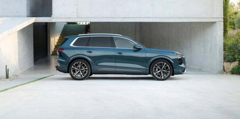 2027-audi-q7-and-sq7-arrive-with-more-power-chatgpt-and-digital-lighting