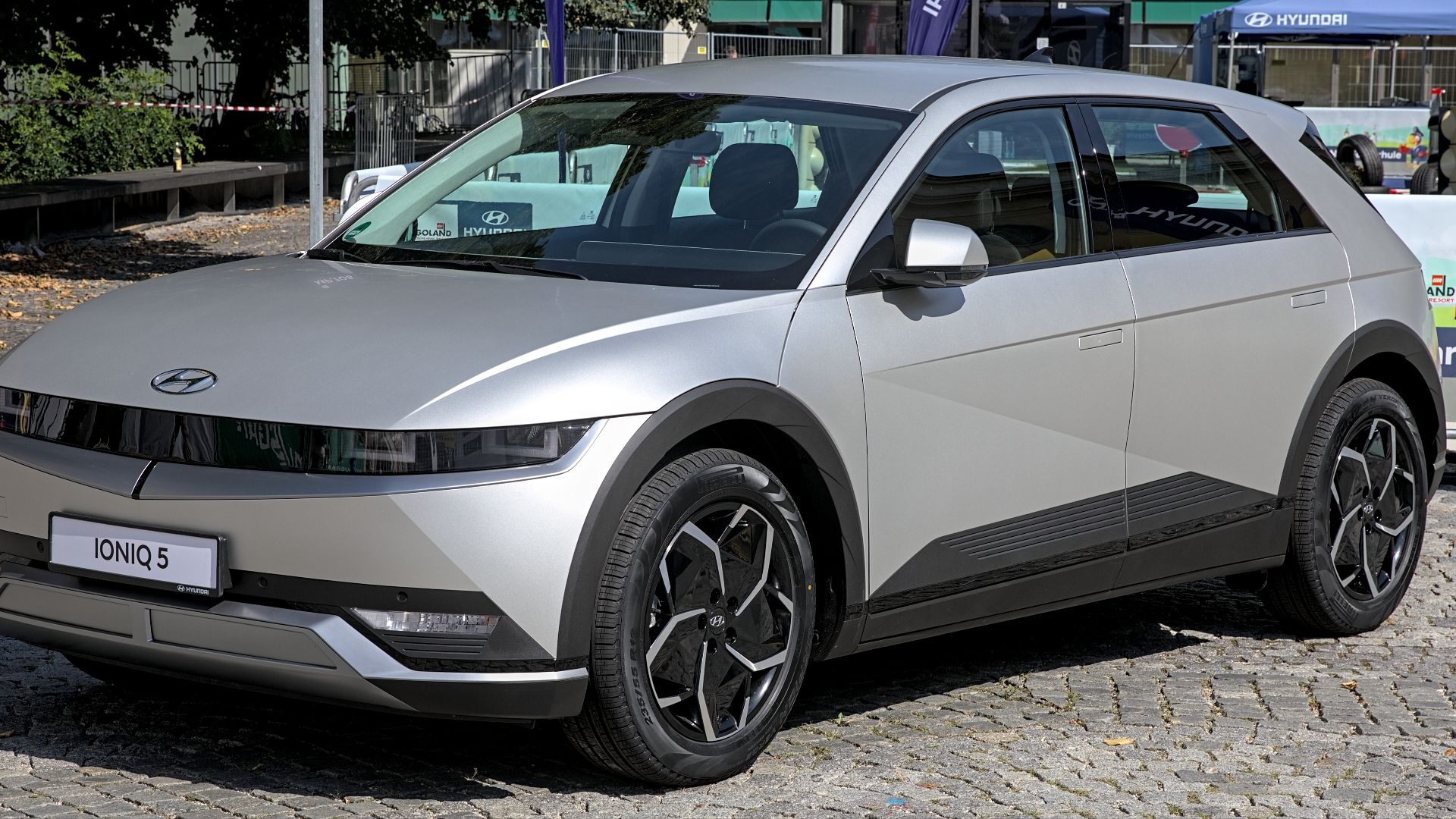 20 cars that make reverse parking a breeze
