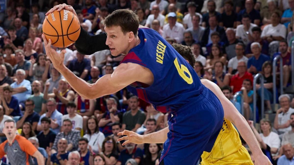 Un Barça ilusionante arrasa al Tenerife y ya tiene el primer punto de semis