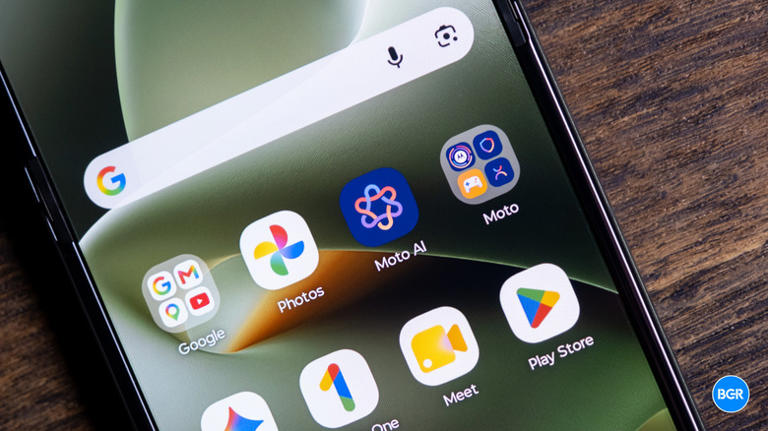 Motorola Razr+ (2026) review: A slightly awkward middle child