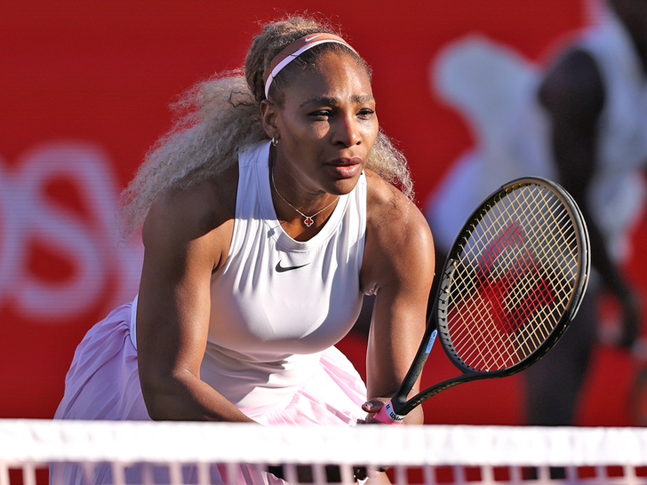 Serena Williams regresa a las canchas de tenis por primera vez en 4 años y derrota a la tercera cabeza de serie.