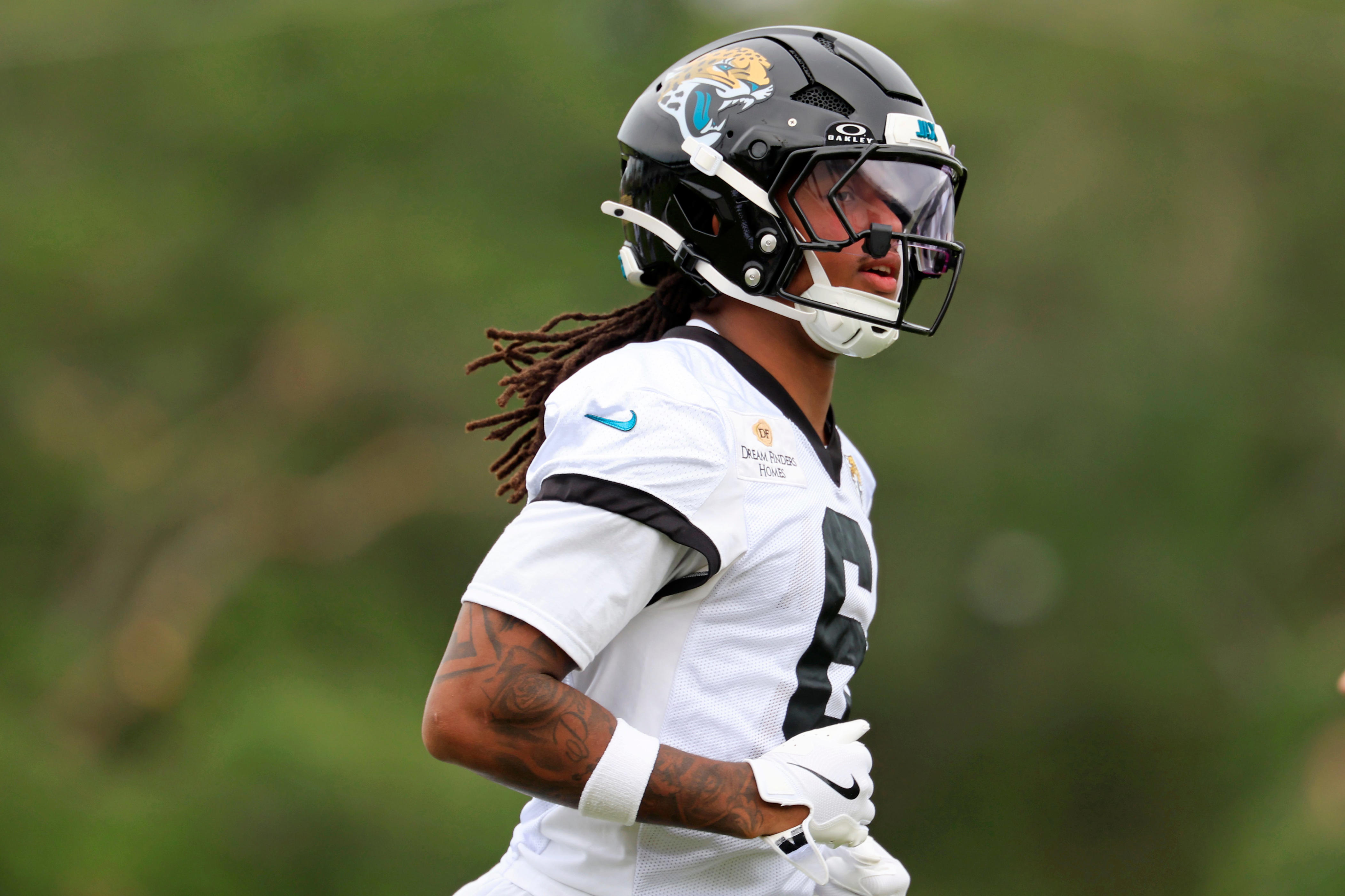 Jaguars safety Antonio Johnson honors late brother with switch to