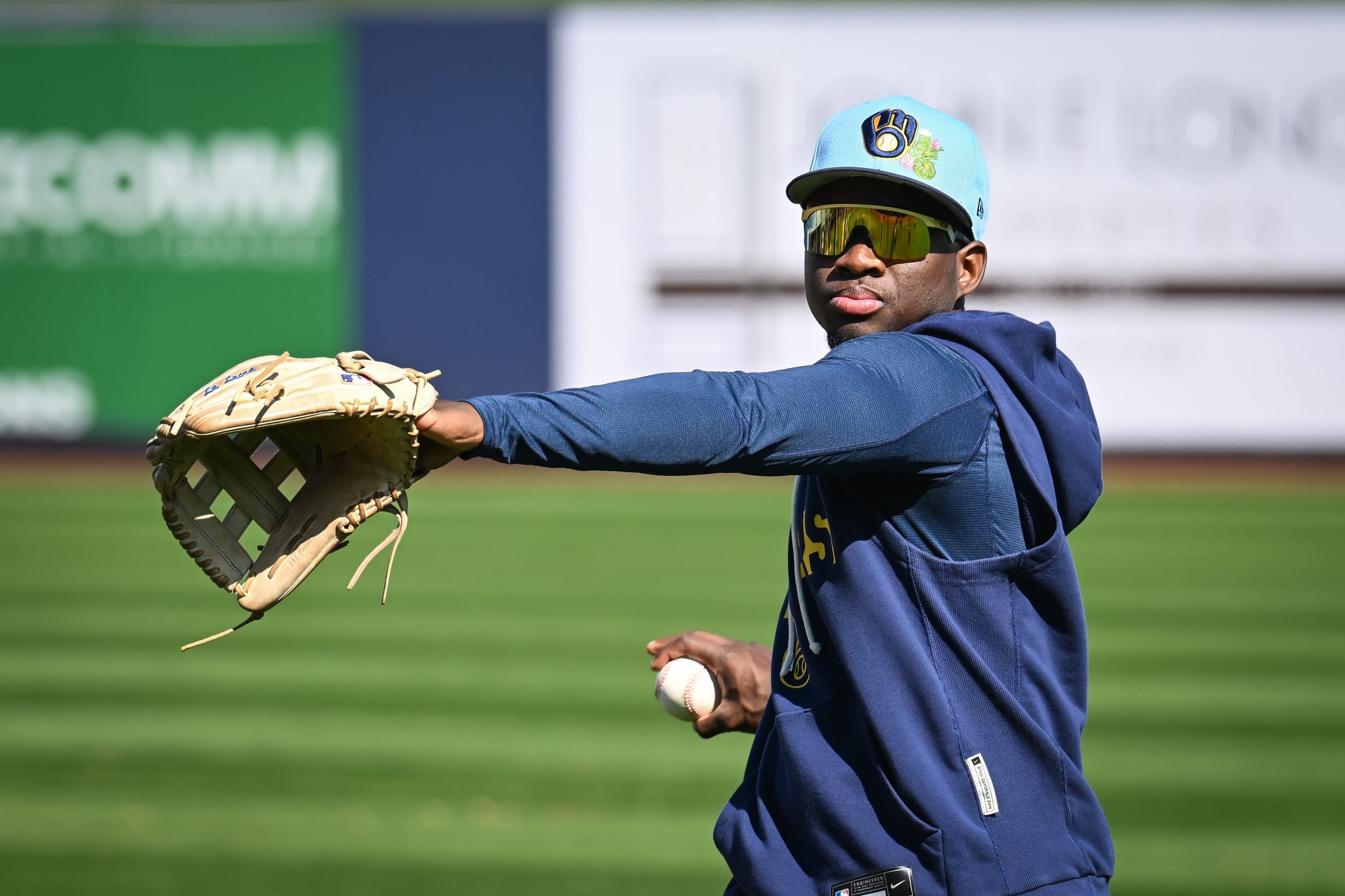 Brewers lock in another part of their core in Luis Lara