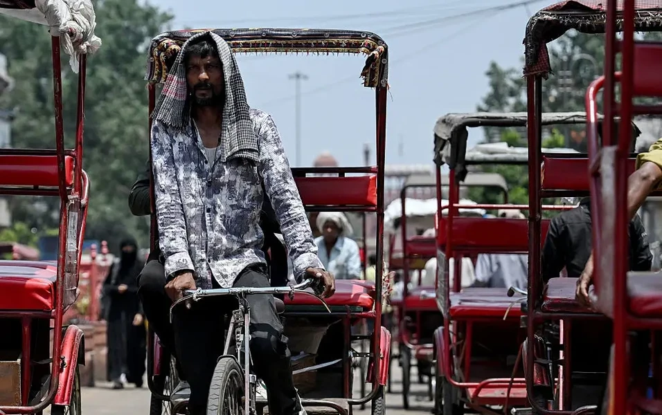 Delhi rickshaw puller charms tourists with multilingual skills