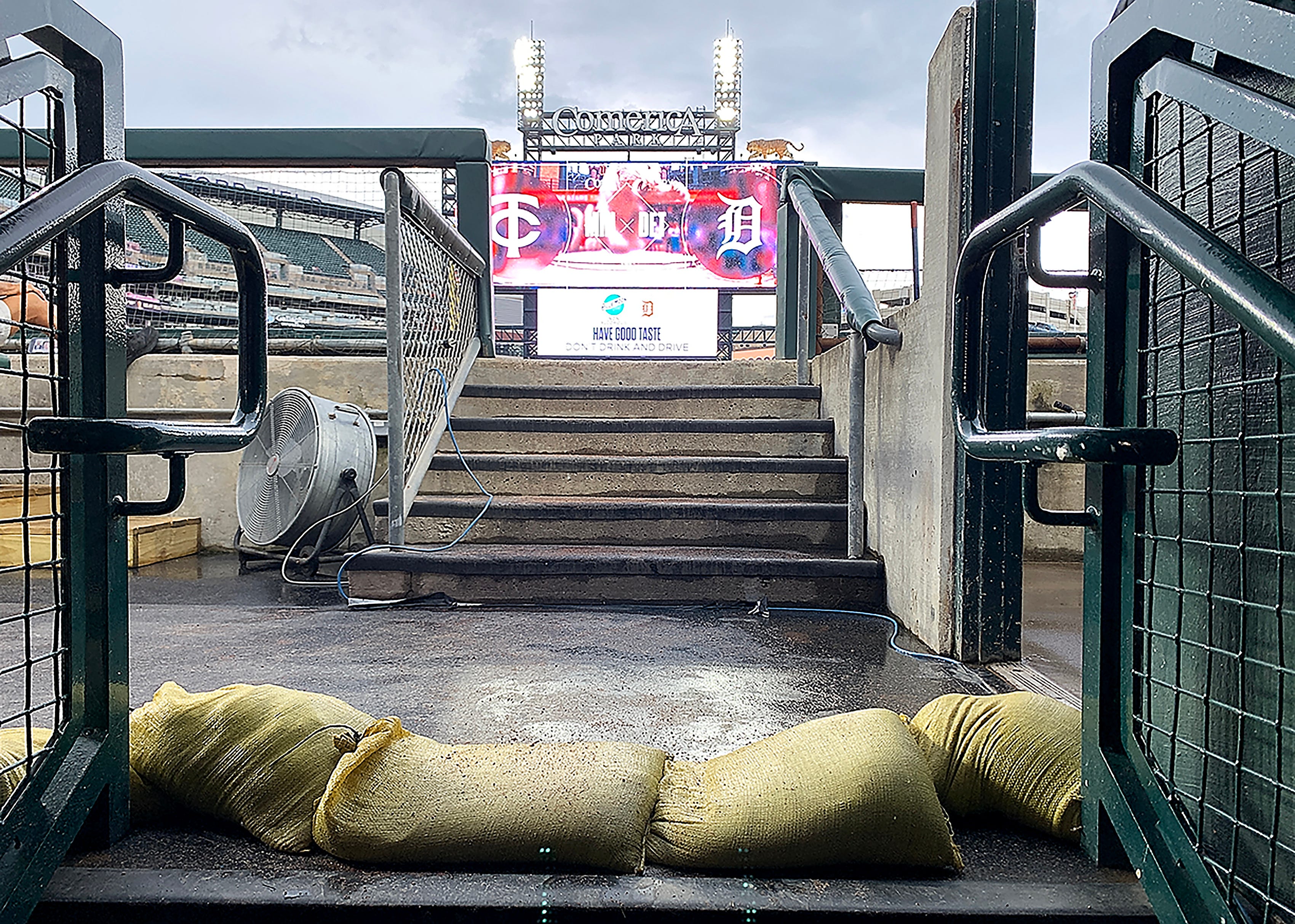 Tigers-Twins delayed by storms for second straight night