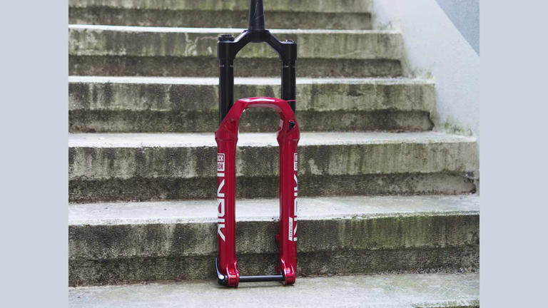 Rockshox Lyrik Ultimate: Roter Baron - die (alte) Kult-Gabel nach 10 ...