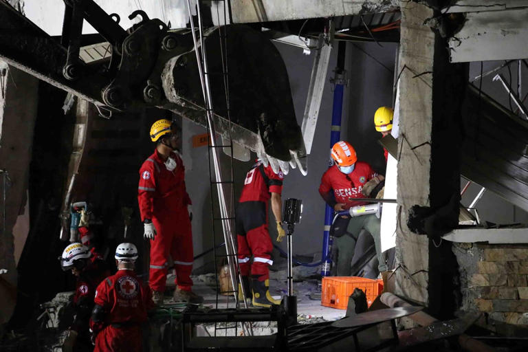 32,000 people displaced by the Philippine earthquake that killed at ...