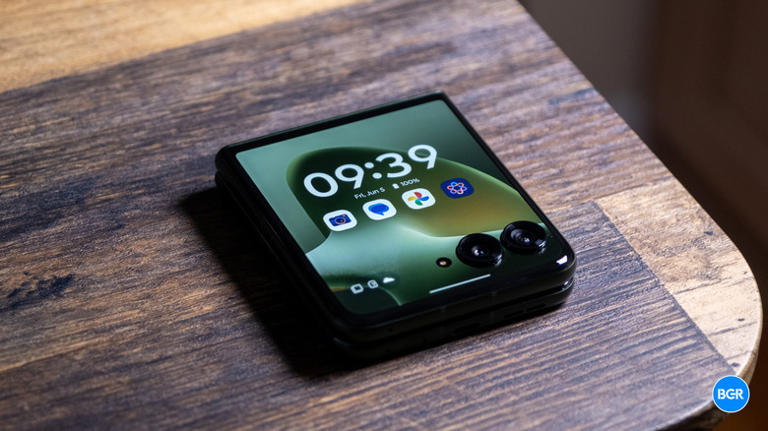 Motorola Razr+ (2026) review: A slightly awkward middle child