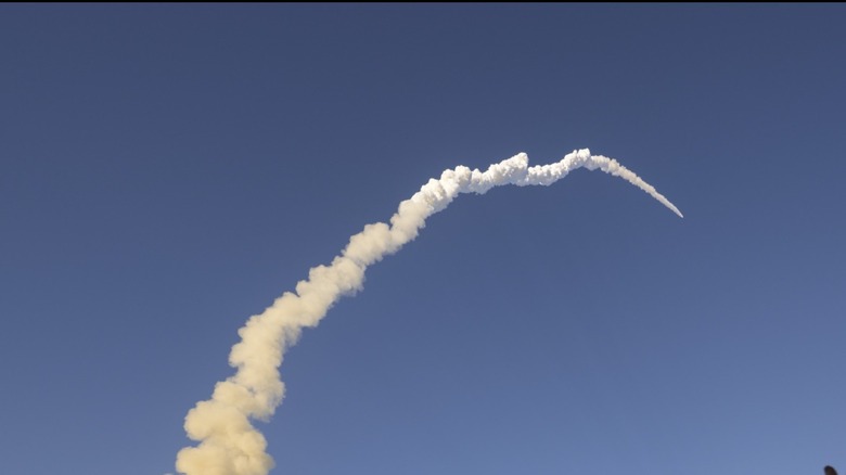 Here's why rocket launch trajectories are curved like bananas