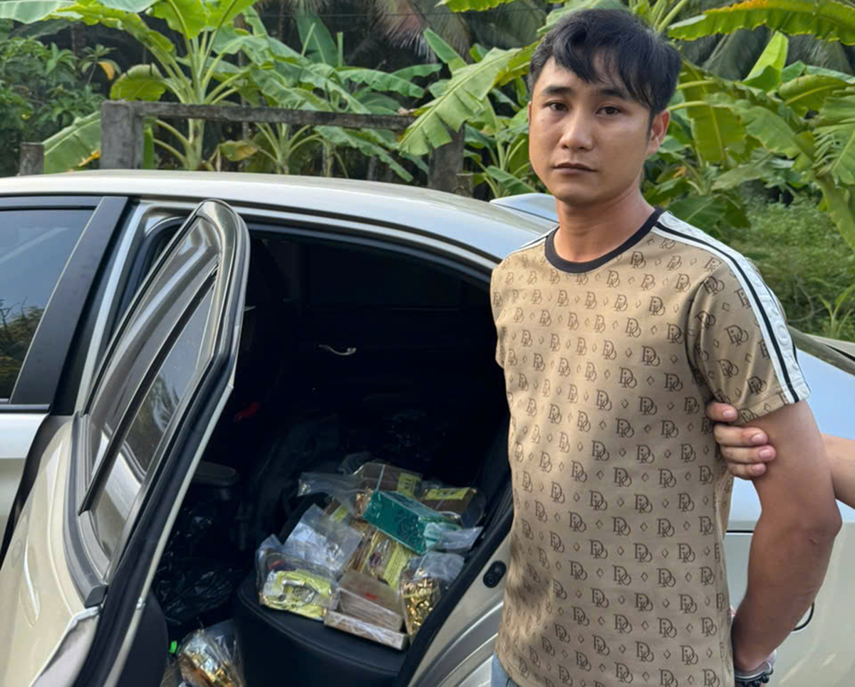 Hàng trăm cảnh sát bắt hơn 400 người trong chuyên án ma túy
