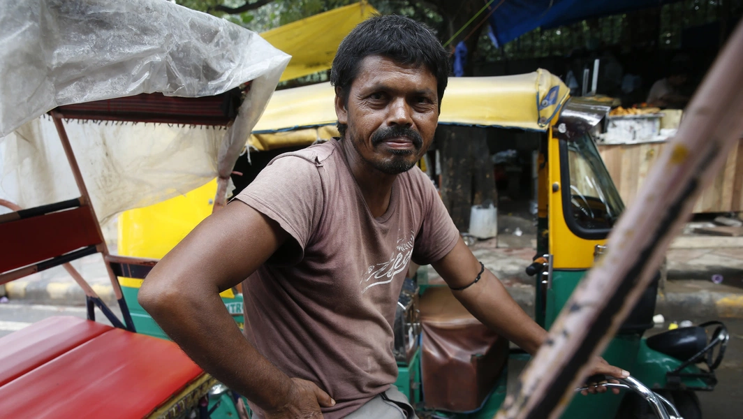 Delhi rickshaw puller charms tourists with multilingual skills