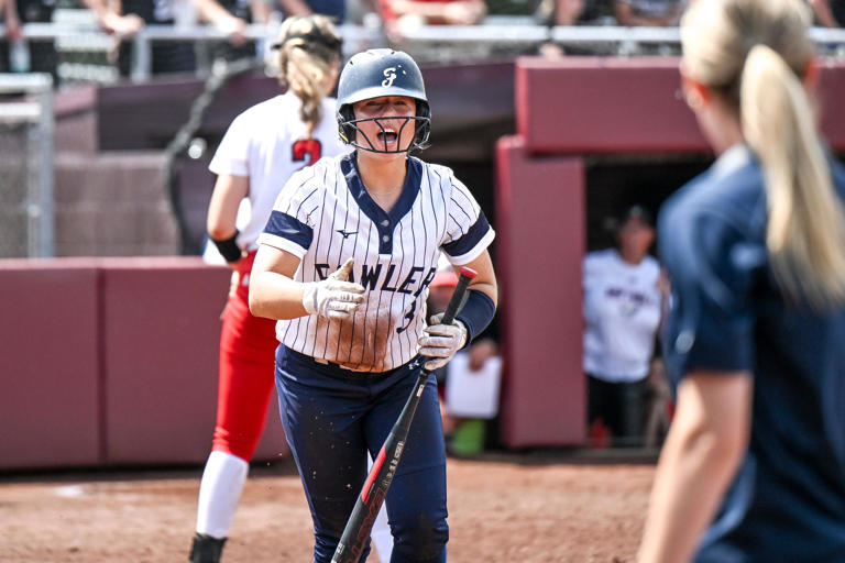 Bristol Miller's key hit sends Fowler softball to state semifinals