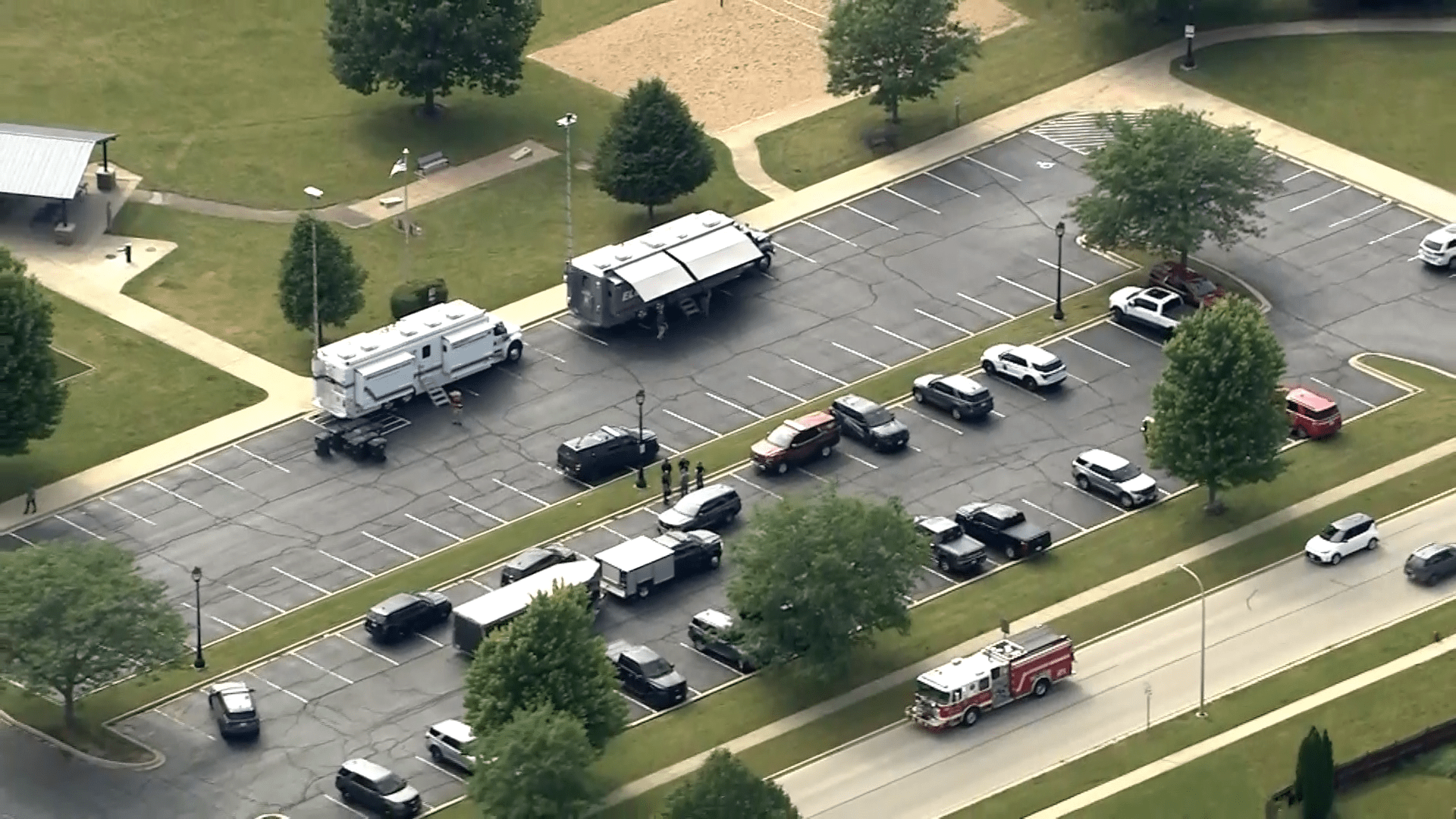 South Elgin residents asked to avoid area amid large police investigation