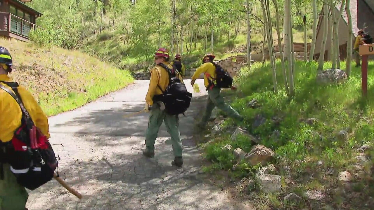 Firefighters grade homes on wildfire survivability during training ...
