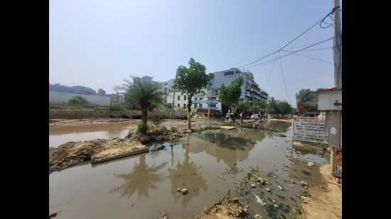 Gurugram: Open manholes, sewage choke key Sec 69 link road to SPR