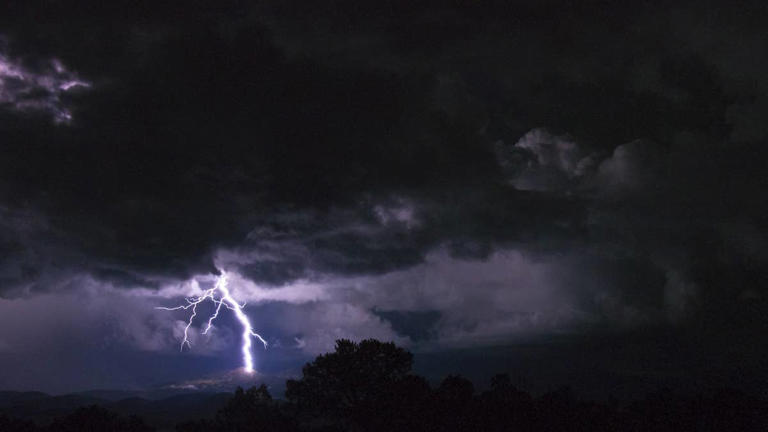 Tornado and severe thunderstorm watches issued in Minnesota