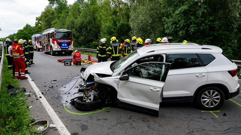 Bei einem schweren Verkehrsunfall auf der B3 im Gemeindegebiet von Luftenberg an der Donau wurden am 9. Juni 2026 drei Personen verletzt.