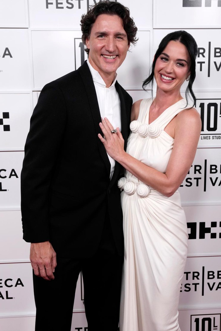 Katy Perry và Justin Trudeau lần đầu sánh đôi trên thảm đỏ Liên hoan phim Tribeca