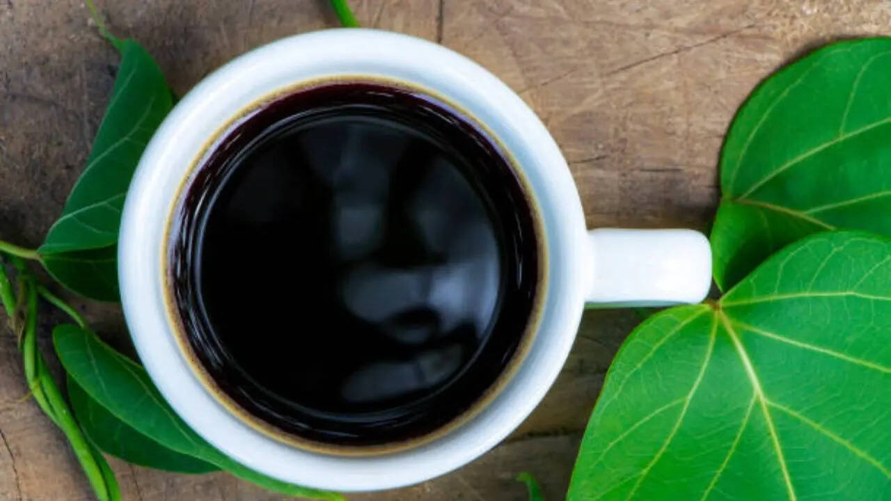 Black Coffee Linked to Heart & Liver Benefits After 30 Years of Research