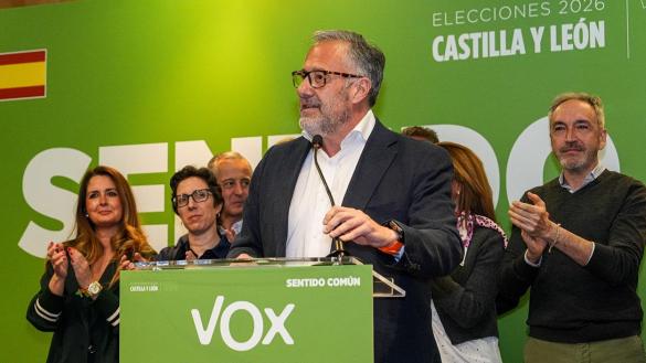 Surrealista: dos procuradores de Vox se pelean en las Cortes de ...