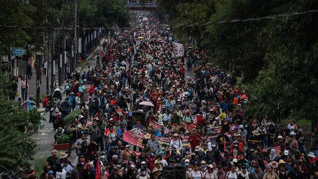 Tensions rise in Mexico City ahead of FIFA World Cup amid teacher protests