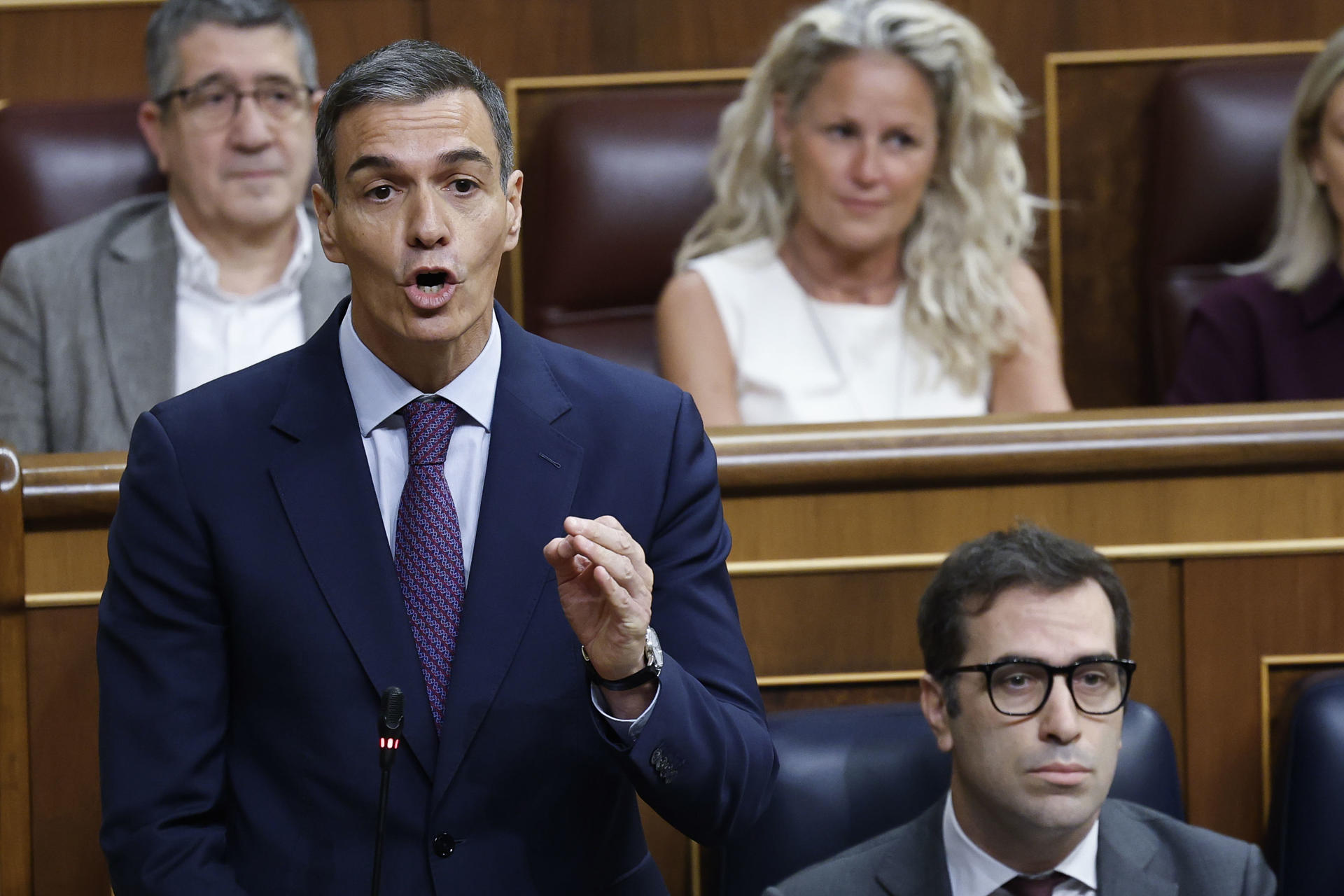 Feijóo pide a Sánchez dimitir por su "gestapillo" y el presidente le ve ...