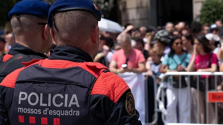 Matan a tiros un hombre frente a una comisaría de Barcelona en plena ...
