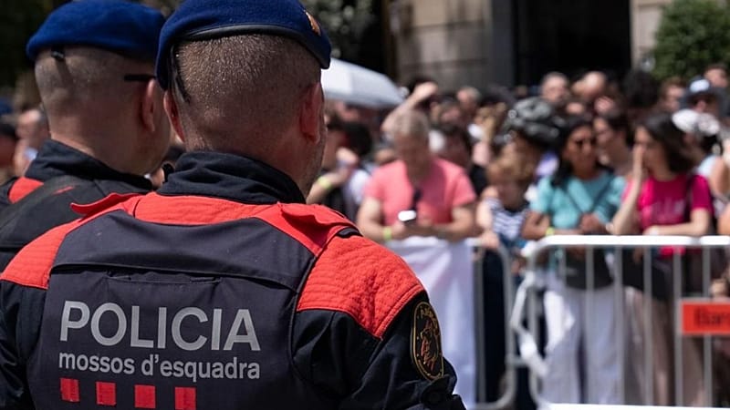 Matan a tiros un hombre frente a una comisaría de Barcelona en plena ...